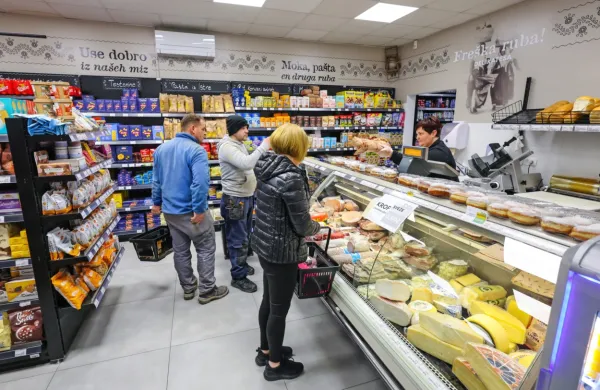 K letni inflaciji so najbolj prispevale podražitve hrane in brezalkoholnih pijač.