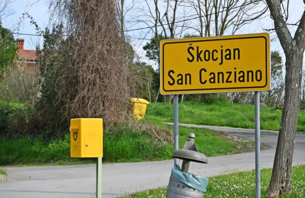 Med moškima se je v Škocjanu vnel pretep,  po katerem je Koprčan obležal nezavesten z razbito glavo. 