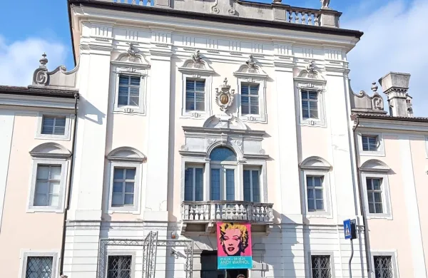 Razstava v goriški palači Attems Petzenstein  bo na ogled do 4. 
maja.