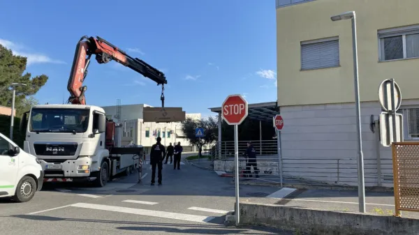 V izolskem zdravstvenem domu bodo staro hidravlično dvigalo 
nadomestili z električnim brezstrojničnim. 