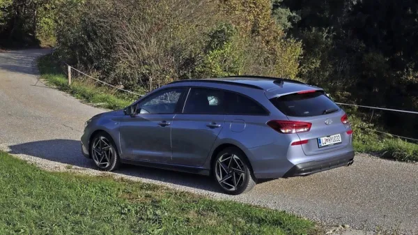 Pri Hyundaiju ohranjajo tradicijo družinskih karavanov pri modelu 
i30, ki se po uporabnosti zelo dobro obnese.