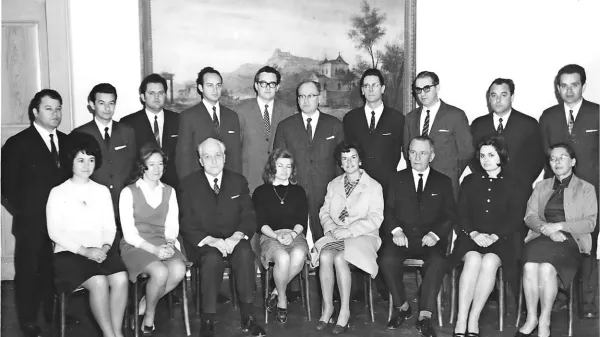 Učiteljski zbor Glasbene šole Koper 1967/68. Ivan Šček tretji v 
drugi vrsti z desne.