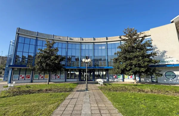 Z nakupom nekdanje Mercator Tehnike naj bi občina uresničila 
dolgoletno željo po zagotovitvi primernejših  prostorov za knjižnico. 