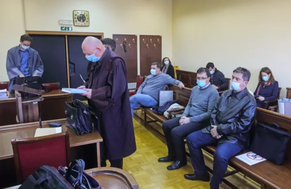 Krivde za očitke iz obtožnice Robert Časar, Marjan Babič in  Milan Pučko niso priznali že novembra 2021. 

