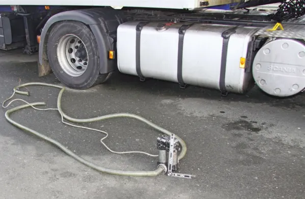 Po gorivo iz rezervoarjev so začeli tatovi zdaj krasti še blago s 
tovornjakov.