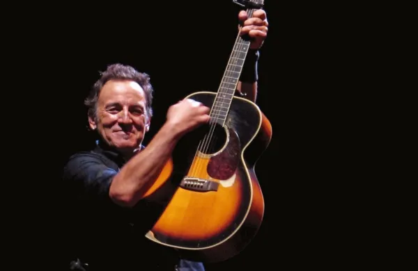 Še letos naj bi na platna prišel biografski film z naslovom Deliver 
Me from Nowhere, kjer bo Brucea Springsteena odigral Jeremy 
Allen White.