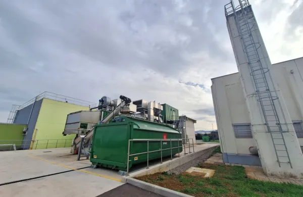 Sušilnica blata, ki ne deluje. Njeno nabavo sedaj preiskujejo 
kriminalisti. 