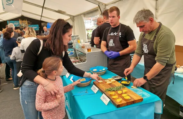 V pokušino so bile pečene postrvi in  razni namazi iz postrvi.