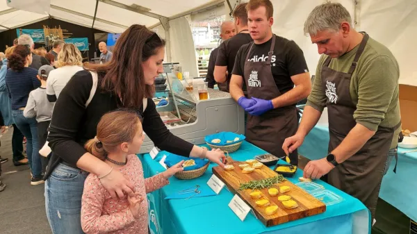 V pokušino so bile pečene postrvi in  razni namazi iz postrvi.