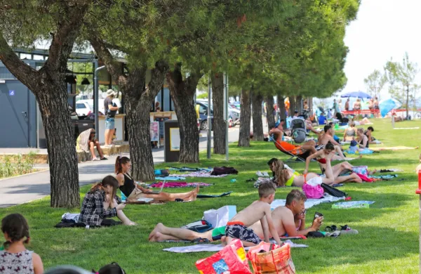V obmorski park v Žusterni se vrača gostinska ponudba.