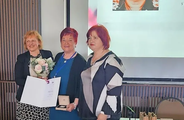 Marina Čok prejela nagrado za izjemne dosežke na ožjem strokovnem področju vzgoje za ustno zdravje