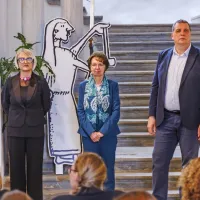 Z leve: avtorica razstave, izr. prof. dr. Martina Blečić Kavur (UP 
FHŠ), dekanja UP FHŠ  prof. dr. Irena Lazar in direktor Arheološkega muzeja Istre v Pulju Darko Komšo  