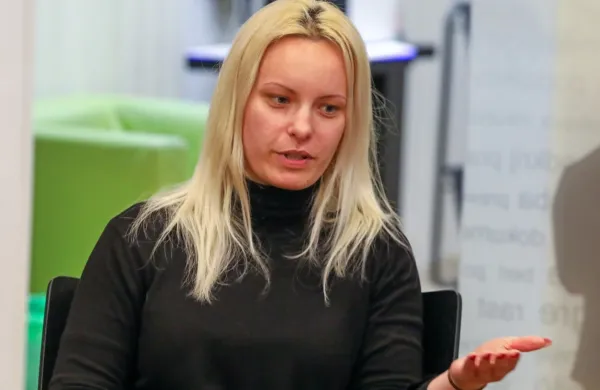  Mlada raziskovalka na ZRS Koper Sara Hajdinac
