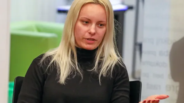  Mlada raziskovalka na ZRS Koper Sara Hajdinac