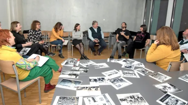 Vzpodbuda za prijavo CERV projekta, za katerega je nacionalna kontaktna točka Pina Kulturno izobraževalno društvo PINA, so bile podobne delavnice v okviru projekta Moja 
zgodba iz tišine (razpis Spodbude za rešitve: Dolgoživa družba, ki ga sofinancirata Stičišče nevladnih organizacij Istre in Krasa - ISKRA in Ministrstvo za javno upravo iz Sklada 
za nevladne organizacije).

