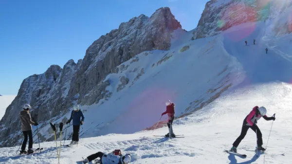 Medtem ko je kaninsko smučišče  s tremi metri snega zaprto, je  na 
terenih vsak dan najmanj 200 turnih smučarjev. 