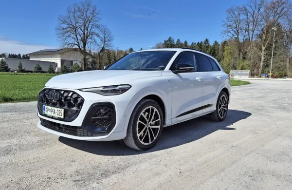 Audi Q5 je zdaj na voljo v svoji tretji generaciji, cene zanj pa se 
začnejo pri 56 tisočakih.