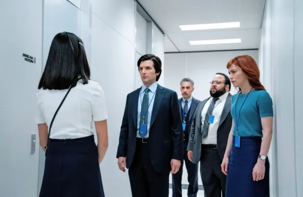 Pod režijo večine delov prve in druge sezone Razcepitve se 
podpisuje Ben Stiller.   