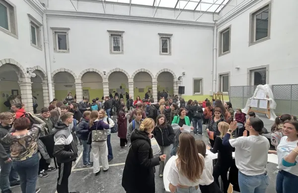  Tekmovanja se je udeležilo več kot 300 dijakov iz 110 srednjih 
šol.