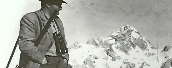 Ena redkih fotografij Borisa Kidriča v lovski opravi