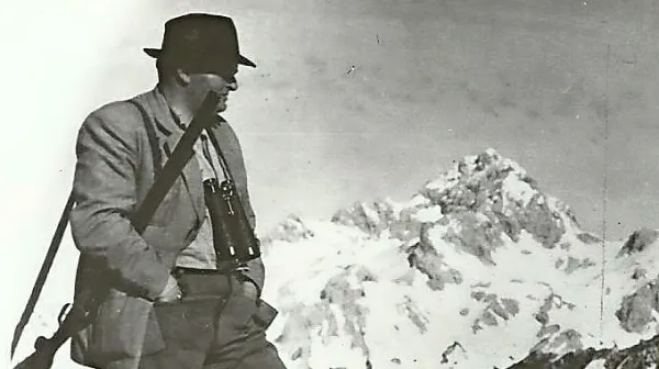 Ena redkih fotografij Borisa Kidriča v lovski opravi