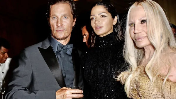 Donatella Versace (desno) je v zadnjem času svojo podobo 
vendarle omilila.