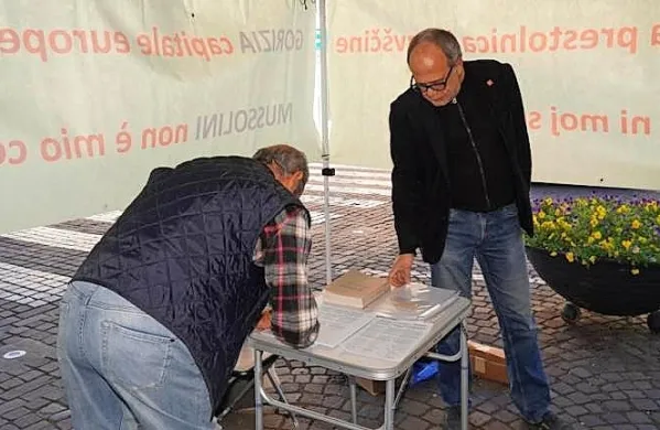 Peticijo za odvzem častnega meščanstva Mussoliniju podpisalo že tisoč ljudi