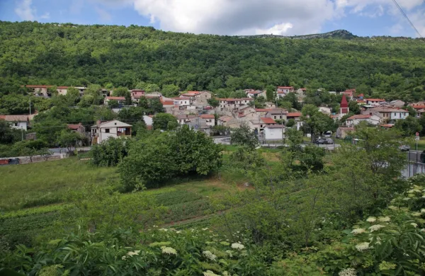 Rižanski vodovod  prebivalcem Rakitovca zagotavlja zdravstveno  
pitno vodo prek  vodohrana, ki ga polnijo s cisternami.