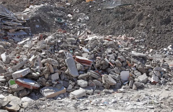 O  deponiji gradbenega materiala  so  obvestili  tudi kmetijsko inšpekcijo.

