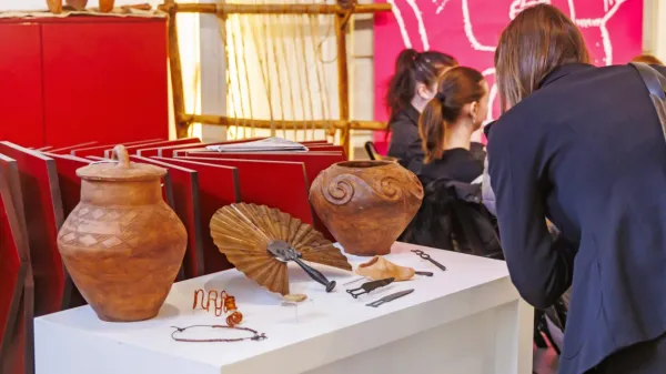 Replike predmetov iz Arheološkega muzeja Istre v Pulju so na 
ogled v koprski Armeriji.