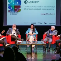  Na predzadnjem pogovornem večeru je odgovorni urednik Radia Koper Janko Petrovec z uglednimi gosti spregovoril o skupnosti, 
smislu, vrednotah in bogu. Z njim so bili koprski stolni župnik Primož Krečič, glavni imam Primorske Samir Jusić, upokojeni binkoštni 
pastor Izet Veladžić in religiologinja dr. Nadja Furlan Štante iz ZRS Koper.