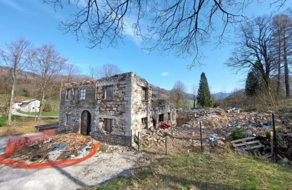 Na ruševinah nekdanjega hotela Poldanovec še vedno načrtujejo 
butični sonaravni hotel.