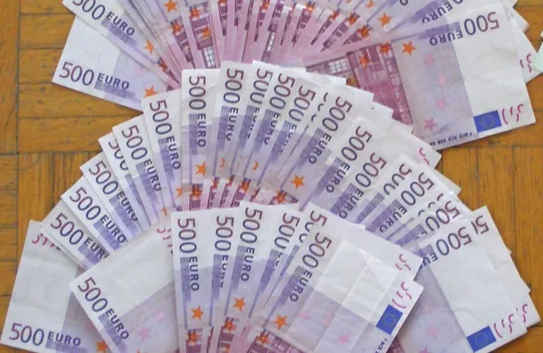 Ko so  na račun  romunskega  podjetja nakazali  denar, se  je  turški  
direktor  pogreznil   v  neznano. 