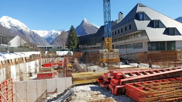 Hotel Kanin obnavljajo ne glede na to, ali gorski center Kanin bo ali 
ne.