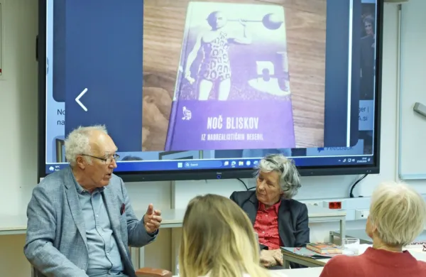 Aleš Berger je v pogovoru z Nevo Zajc o nastanku izbora Noč bliskov - v ozadju prva 
naslovnica z reprodukcijo Perpetuum mobile  - in nadrealistih nedavno spregovoril  
pred študenti Centra za jezika FHŠ UP. 