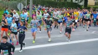 Start polmaratona: tekači so morali premagati 21-kilometrsko 
traso od Ankarana do Izole in nazaj.  