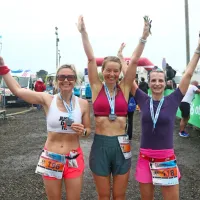 Zmagovalka maratona Jasmina Kozina Praprotnik (v sredini),  levo 
Jerca Zajc (2. mesto) in desno Maša Jamnik (3. mesto)

 