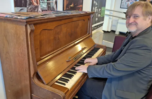 Skladatelj in “avtomobil” Mirko Vuksanović bo prejel tantadruja 
za življenjsko delo.