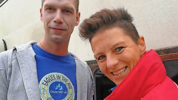 Diana Umek je po poklicu reševalka, njena strast pa je tudi risanje 
in izdelovanje ran za statiste na vajah iz prve pomoči in reševanja.