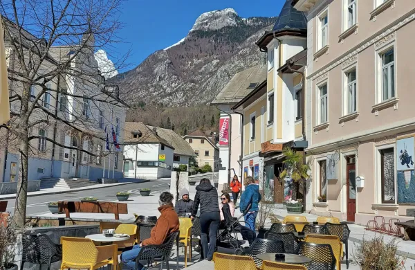    Kaj bo z referendumom o nezaupnici županu, ki ga doslej v 
Sloveniji še ni bilo? 