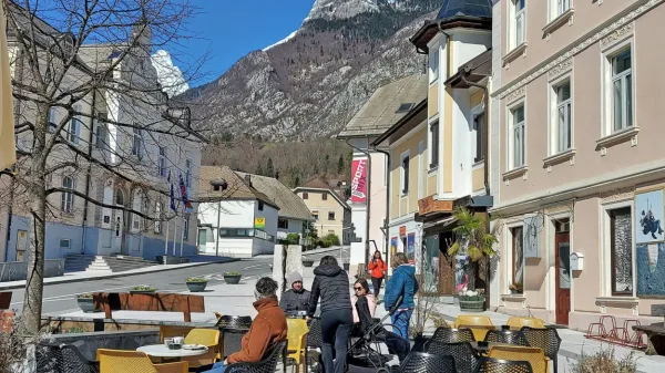    Kaj bo z referendumom o nezaupnici županu, ki ga doslej v 
Sloveniji še ni bilo? 