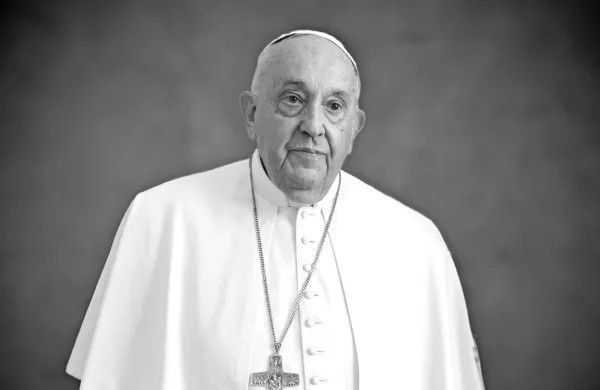 Umrl je papež Franči&scaron;ek