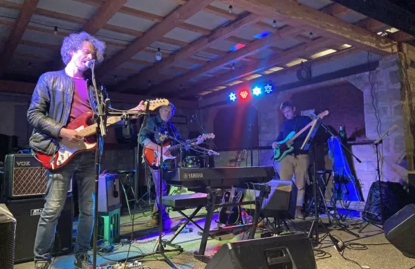 Na dobrodelnem koncertu zbrali 1500 evrov za Zavod Modri december