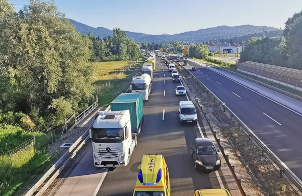 Novela zakona  o  pravilih  cestnega prometa  določa  strožje  kazni  za  
voznike,  ki  ne  upoštevajo  reševalnega  pasu.