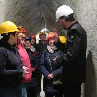 Publika oziroma v igri Jašek sreče bodoči rudarji so se po rovih 
sprehodili skozi čas od leta 1508 do zaprtja rudnika živega 
srebra. 