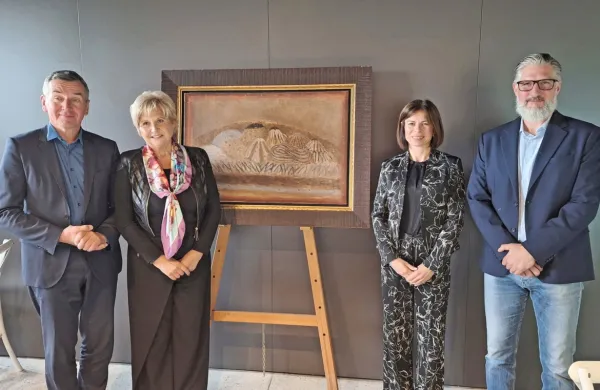 Prvo od razstav Zorana Mušiča so predstavili (z leve ob Sienski pokrajini): Stojan Pelko,  Nelida Nemec, Karmen Rodman in Primož Nemec. 