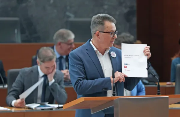 Poslanec SDS Zvonko Černač