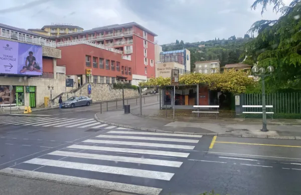 Krajani si želijo, da bi poštna poslovalnica v središču Portoroža 
ostala. 

