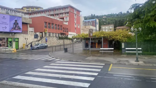 Krajani si želijo, da bi poštna poslovalnica v središču Portoroža 
ostala. 

