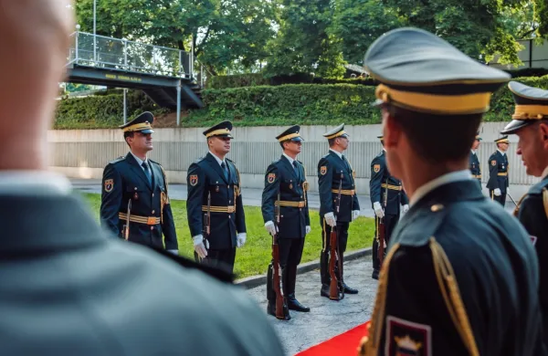 Obiskovalci bodo imeli tudi priložnost izvedeti več o možnostih  za 
vključitev v Slovensko vojsko.